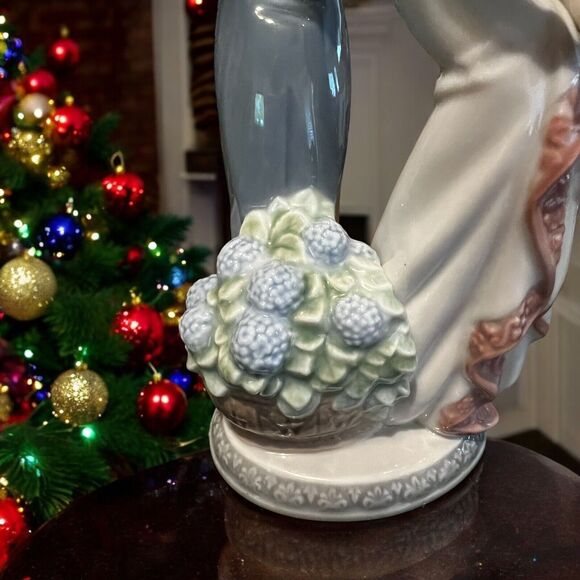 Lladro Lets Make Up Retired Figurine #5555 MINT Condition Glossy Finish IOB - Picture 5 of 11